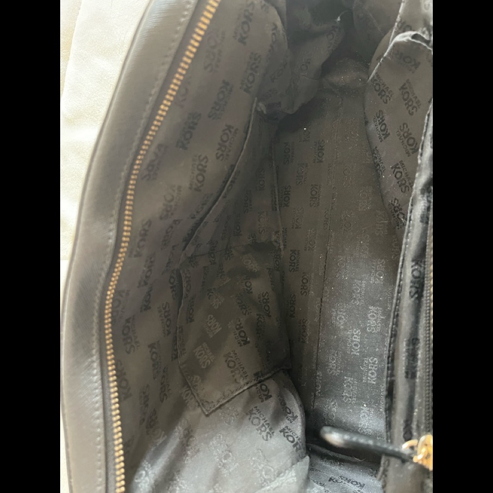 Michale Kors Purse - Picture 6 of 8